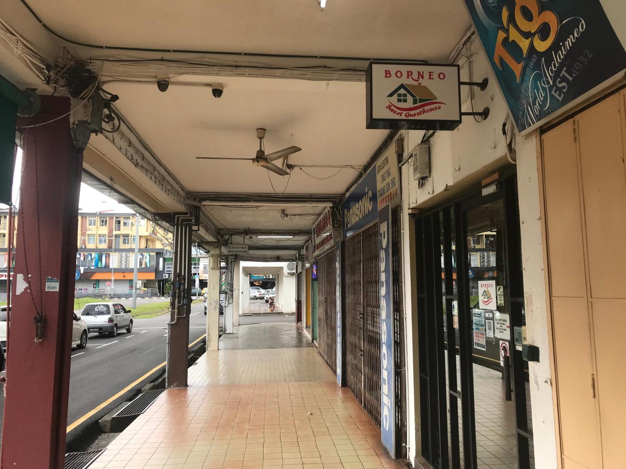 Borneo Sweet Guesthouse Kuching Extérieur photo