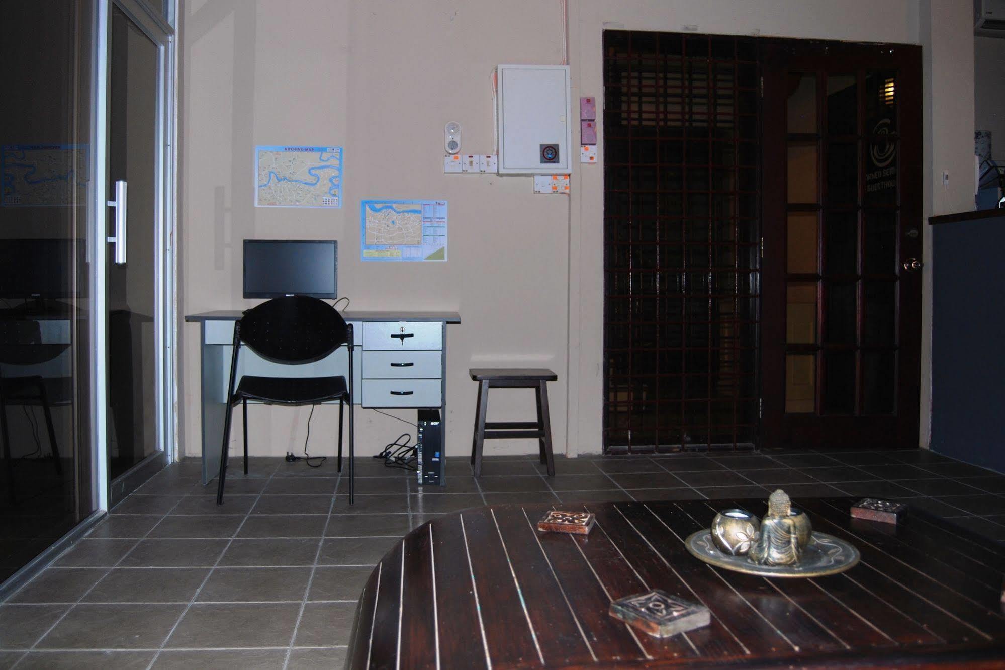 Borneo Sweet Guesthouse Kuching Extérieur photo