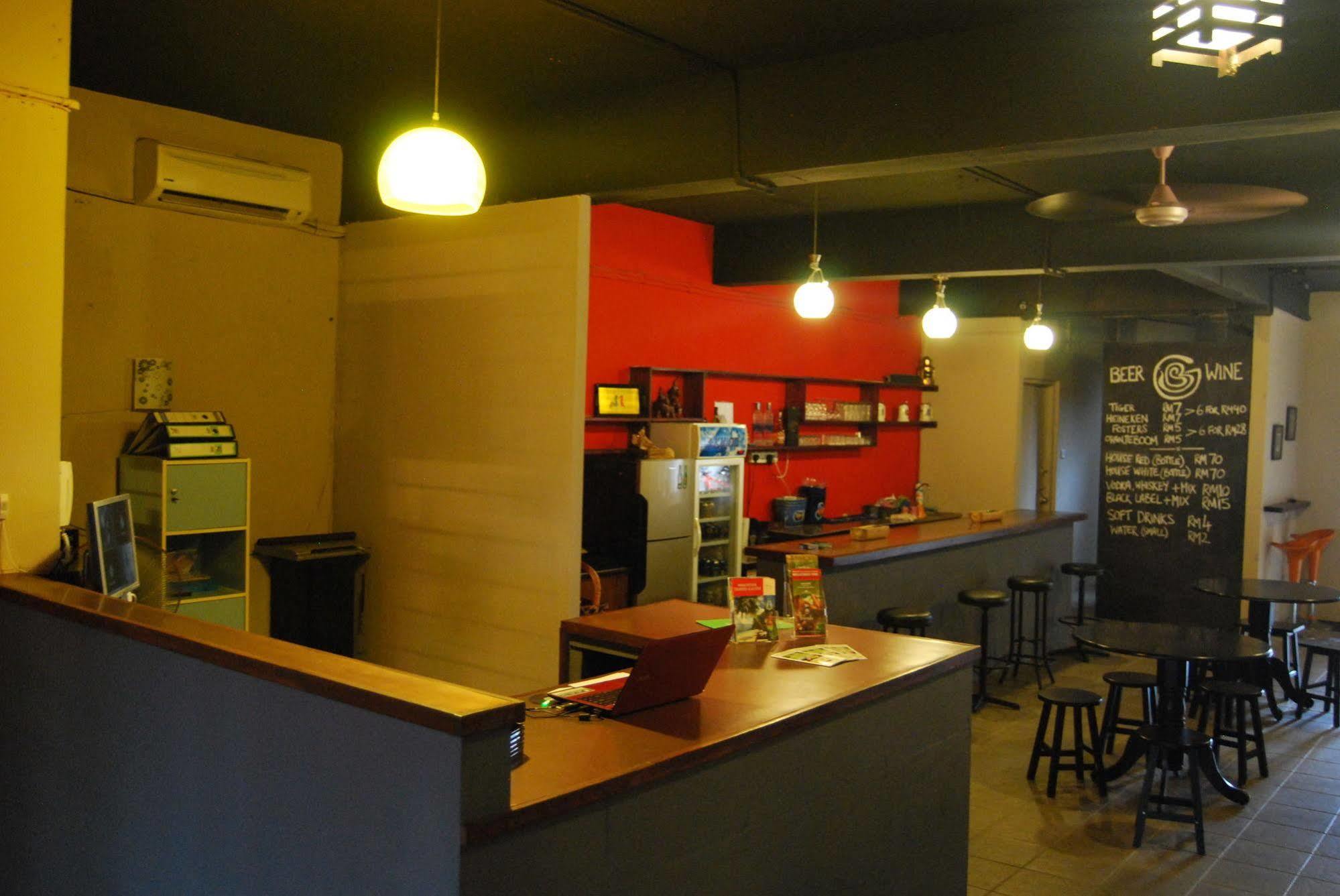 Borneo Sweet Guesthouse Kuching Extérieur photo